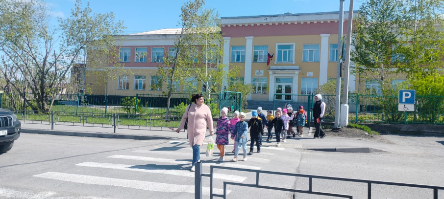 «Экскурсия к пешеходному переходу». «Экскурсия к пешеходному переходу».
